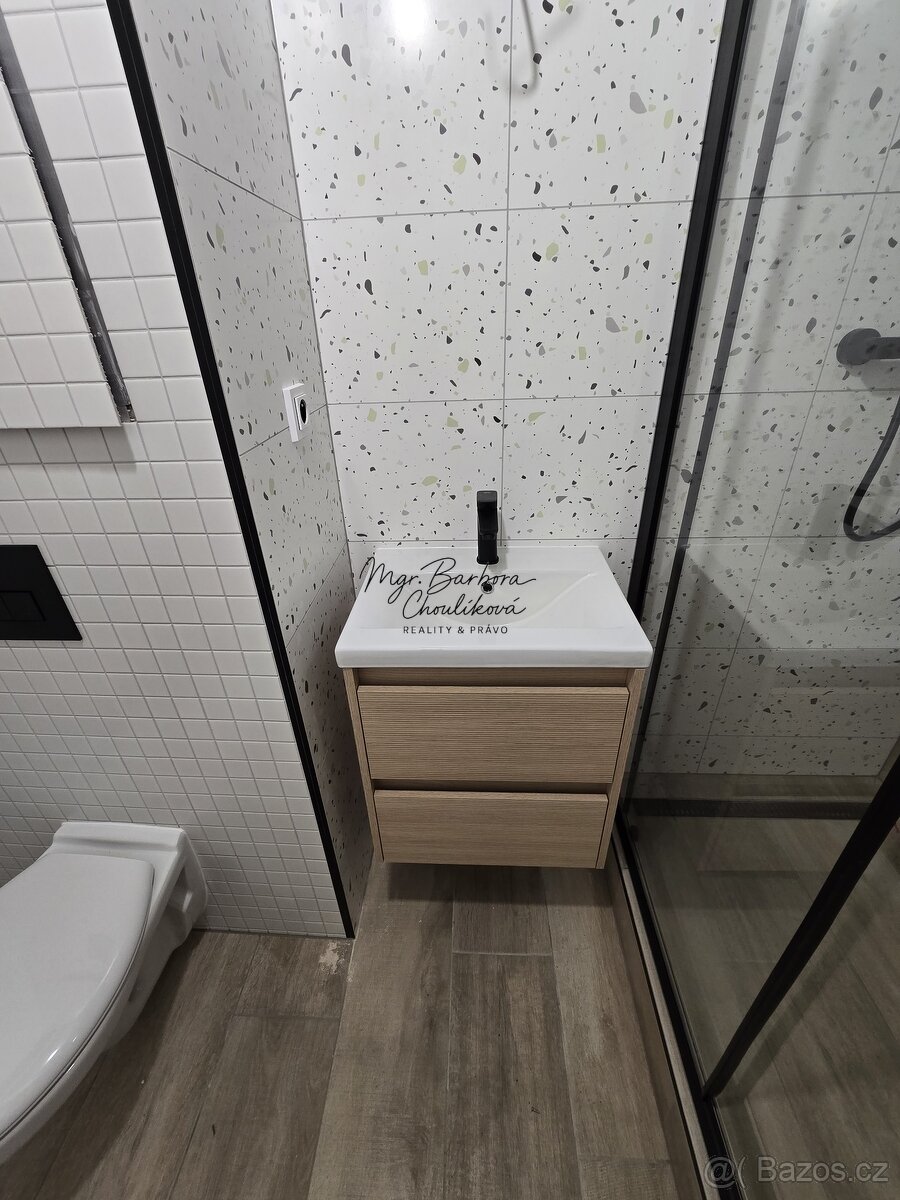 Prodej kompletně zrekonstruovaného bytu 2+1 s balkonem, v ul - 4