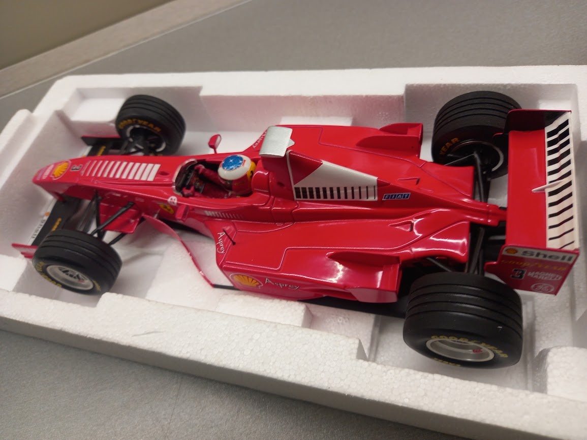 F1 FERRARI F300 1998 MICHAEL SCHUMACHER MINICHAMPS 1:18 - 4