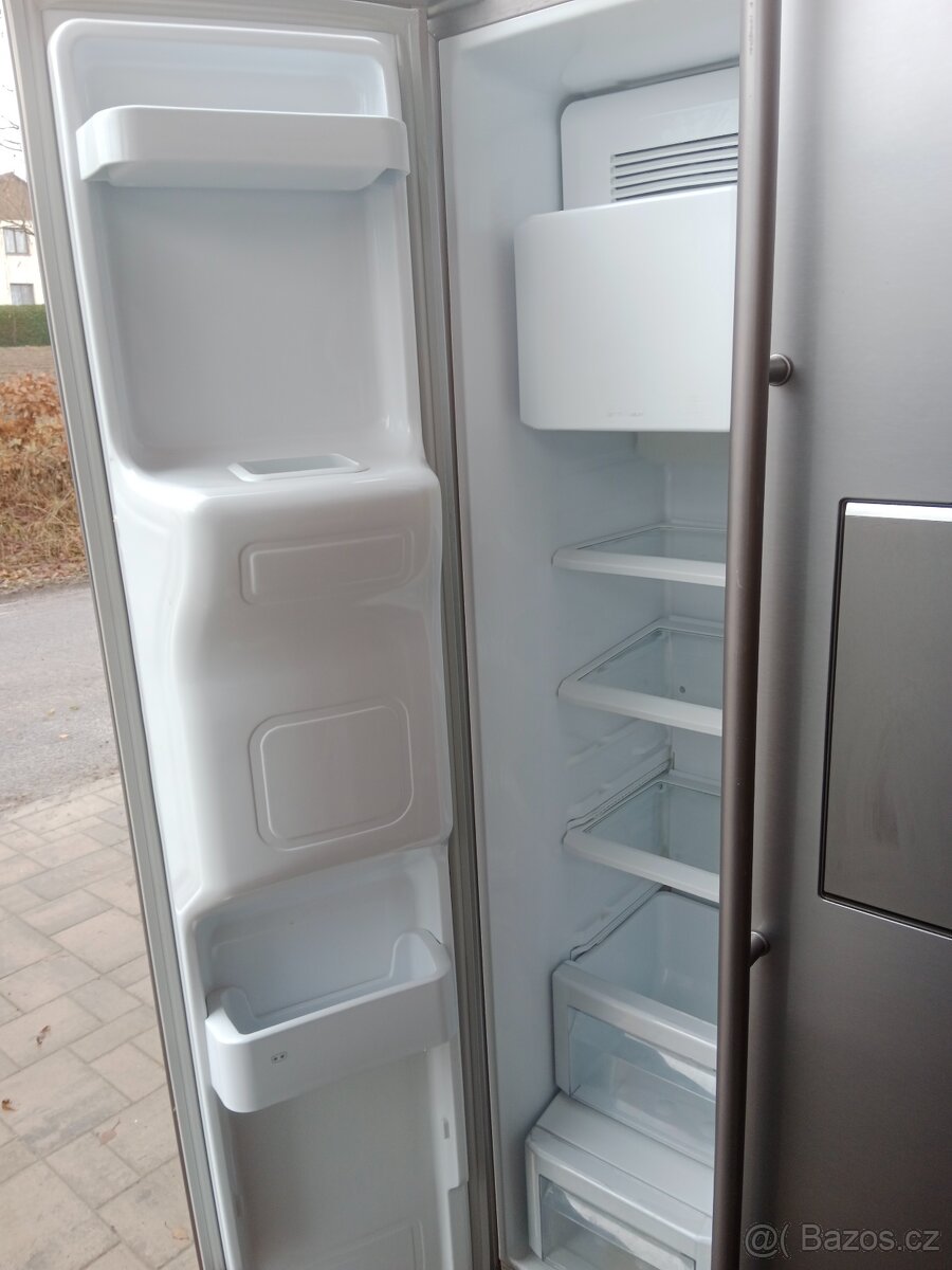 Americka lednice Samsung A+++ - 4