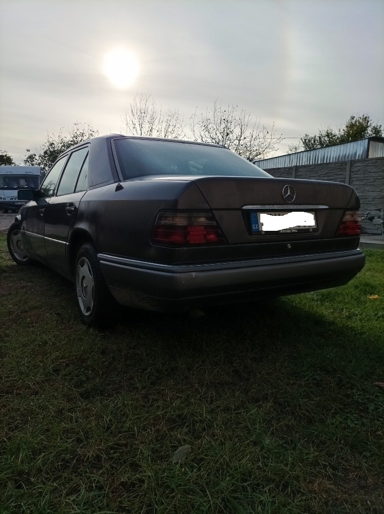 Mercedes E250D W124 1 majitel v CZ - 4