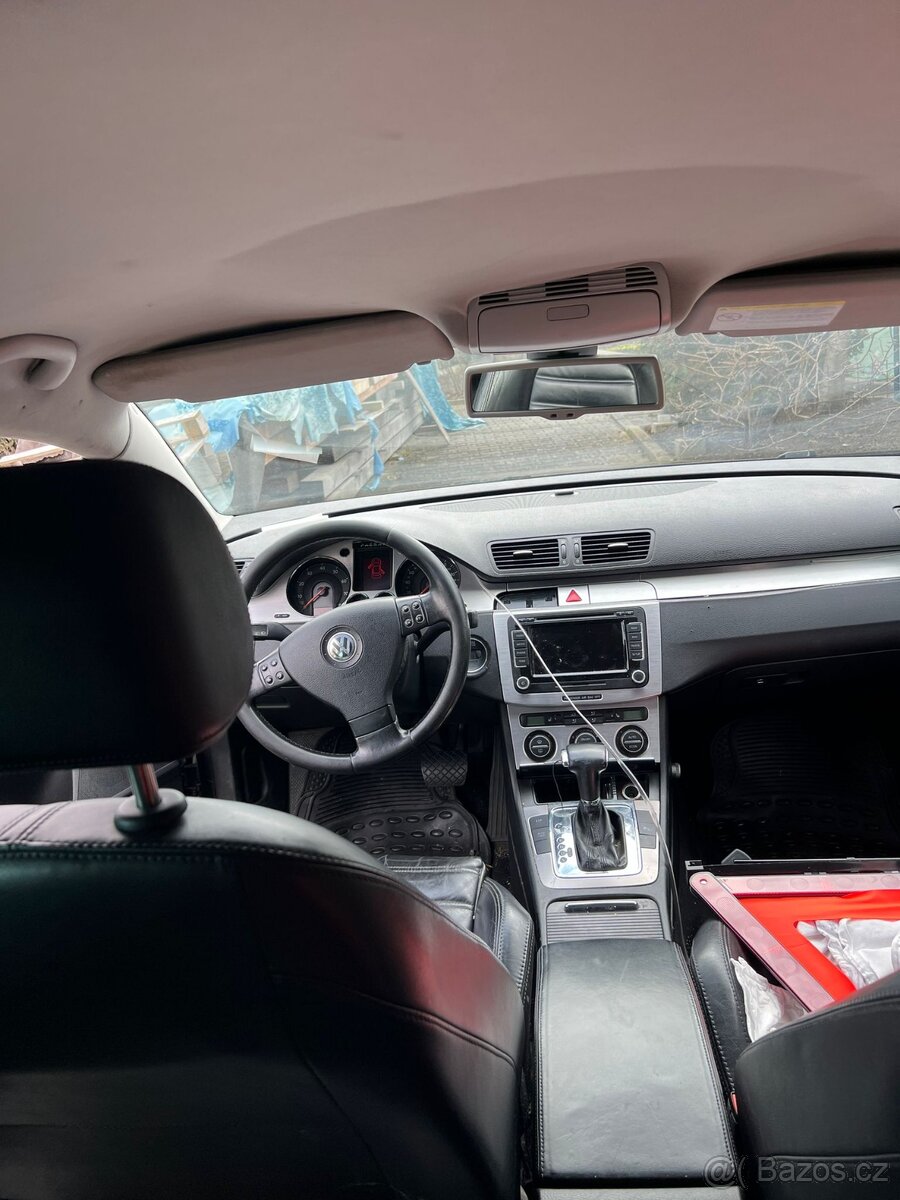 Volkswagen Passat - 4