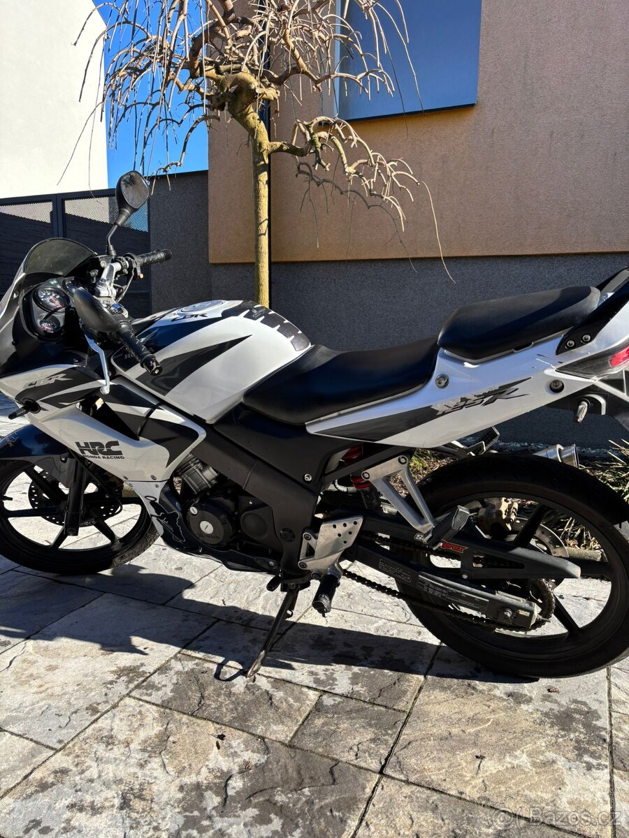 Honda CBR125R - 4