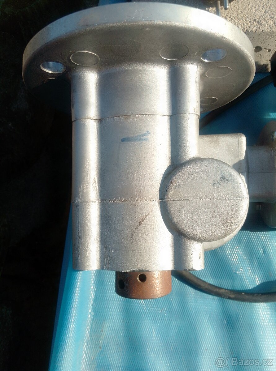 elektromotor s převodovkou - 4
