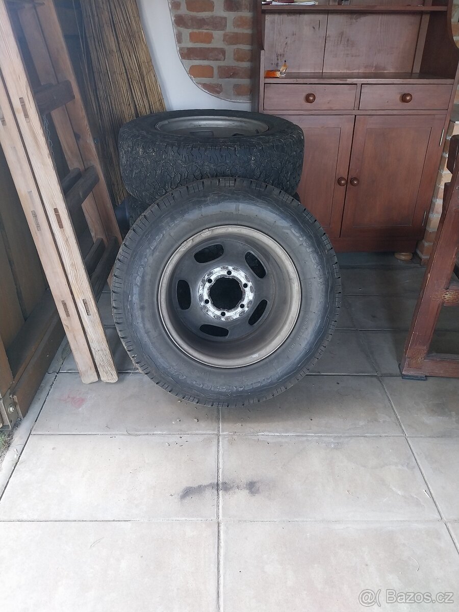 Kola Hyundai Terracan - 4