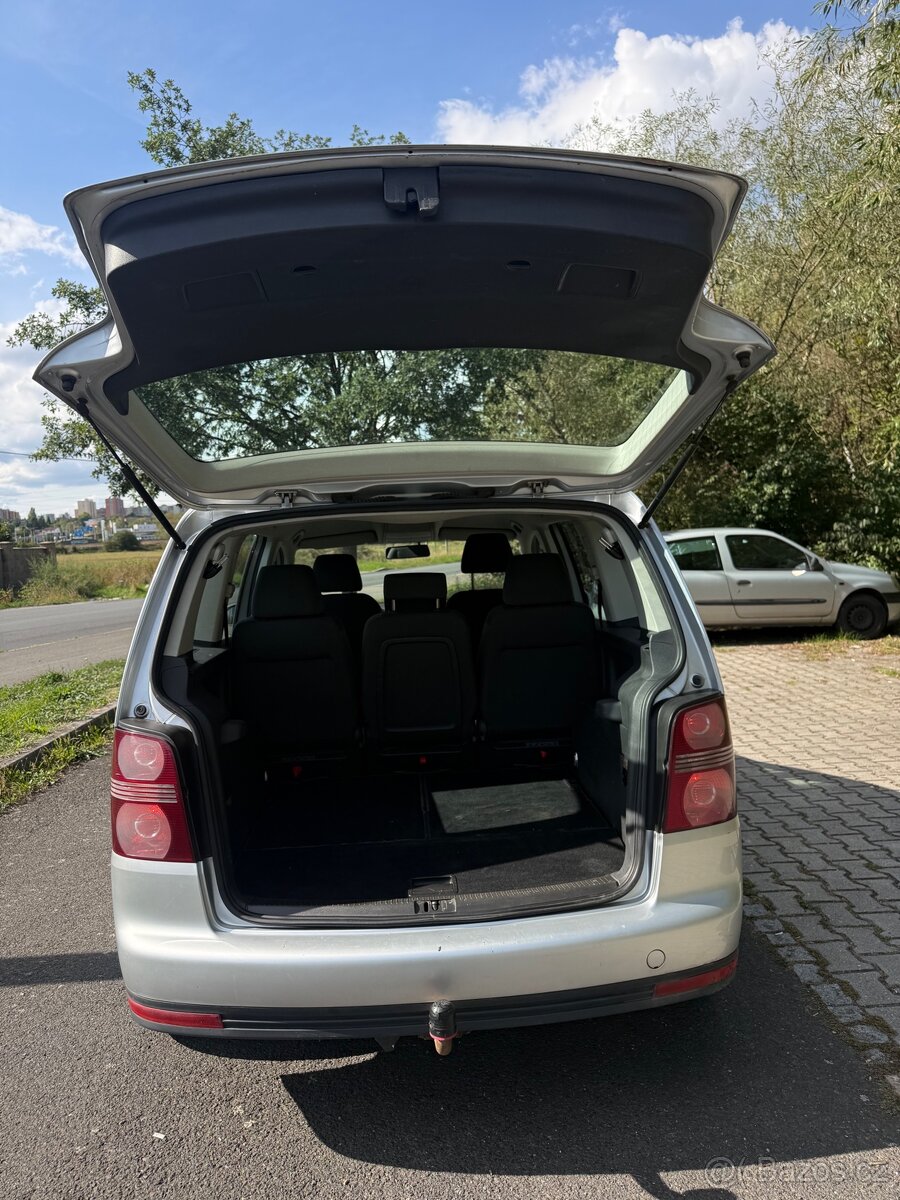 Volkswagen Touran - 4