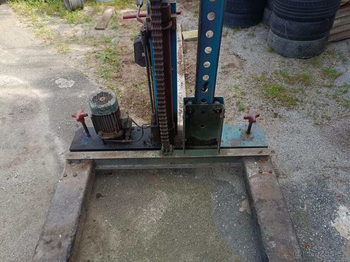 Prodám mobilní nůžkový zvedák - 4