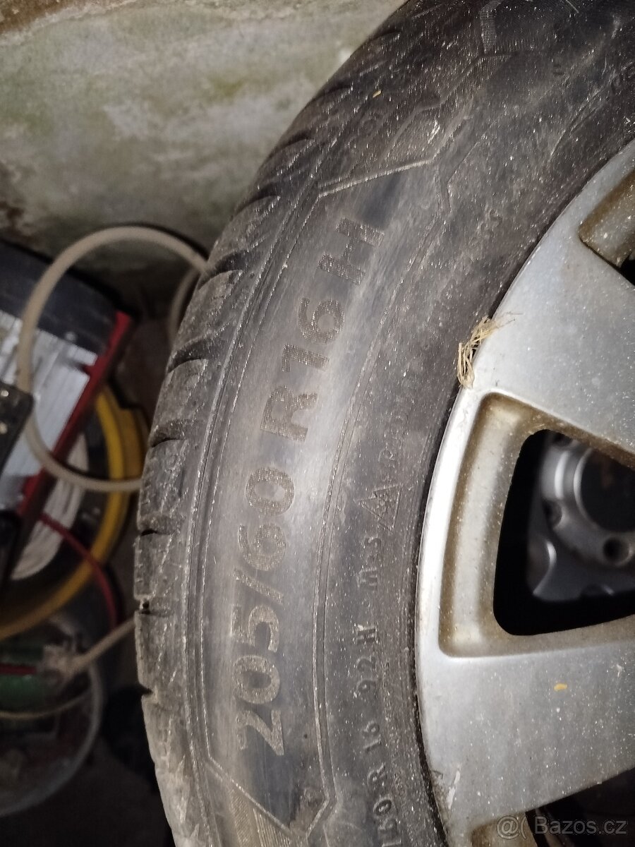 Prodám zimní kola 205/60/R16 - 4