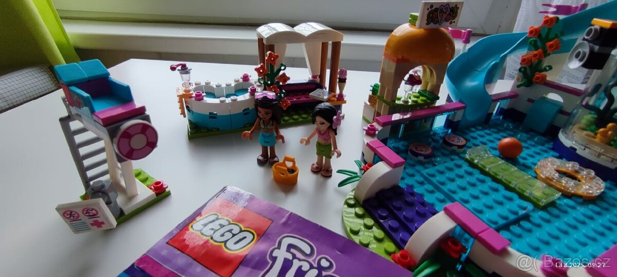 LEGO® Friends 41313 Letní bazén v městečku Heartlake - 4