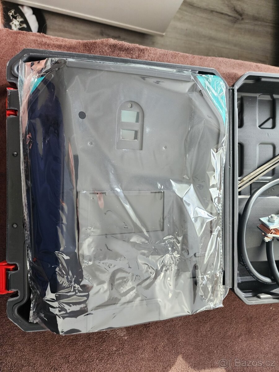 Invertorová svářečka ARC200 – v kufříku (jako nová) - 4