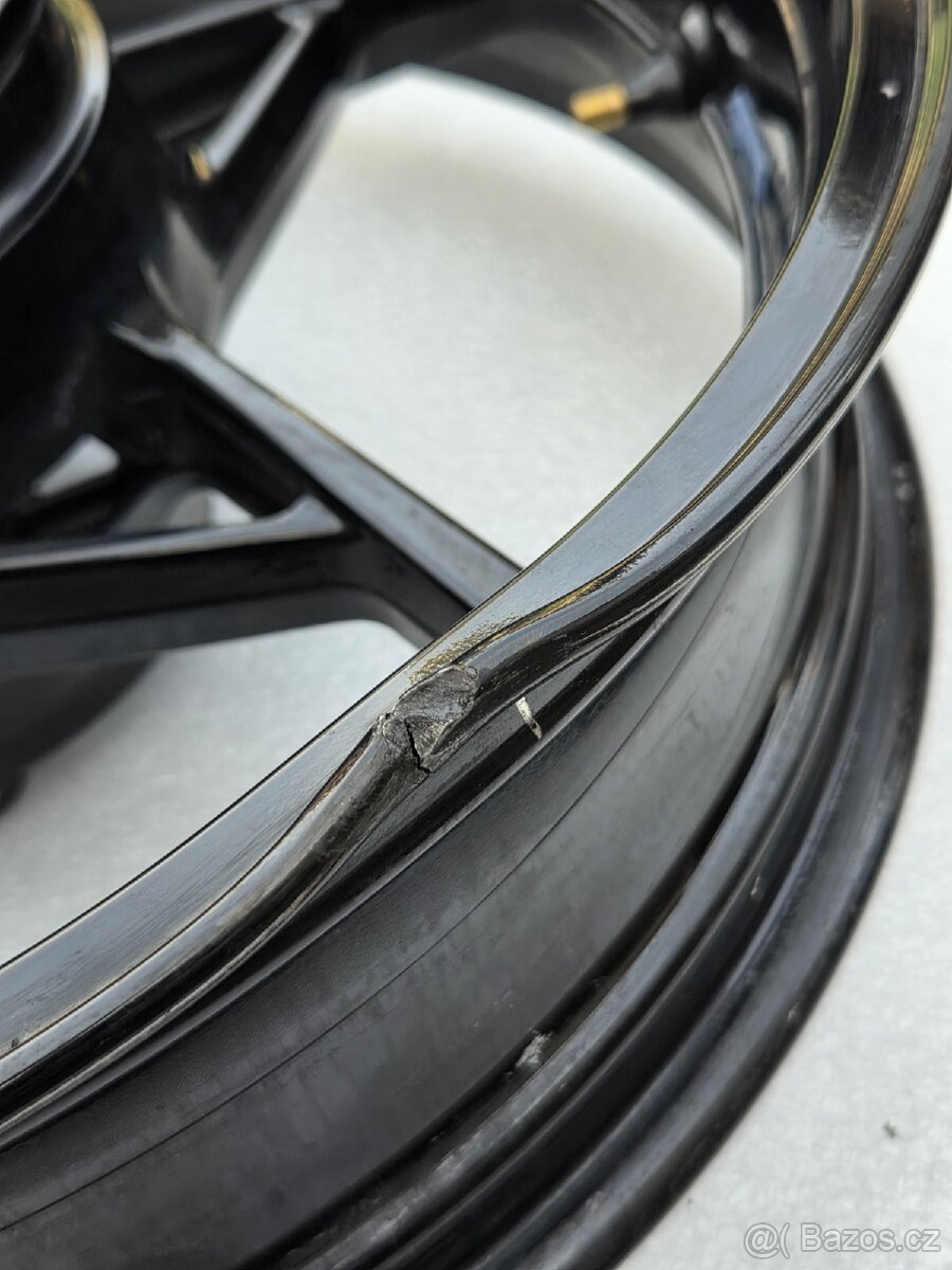 Kolo Kawasaki Z650 - 4