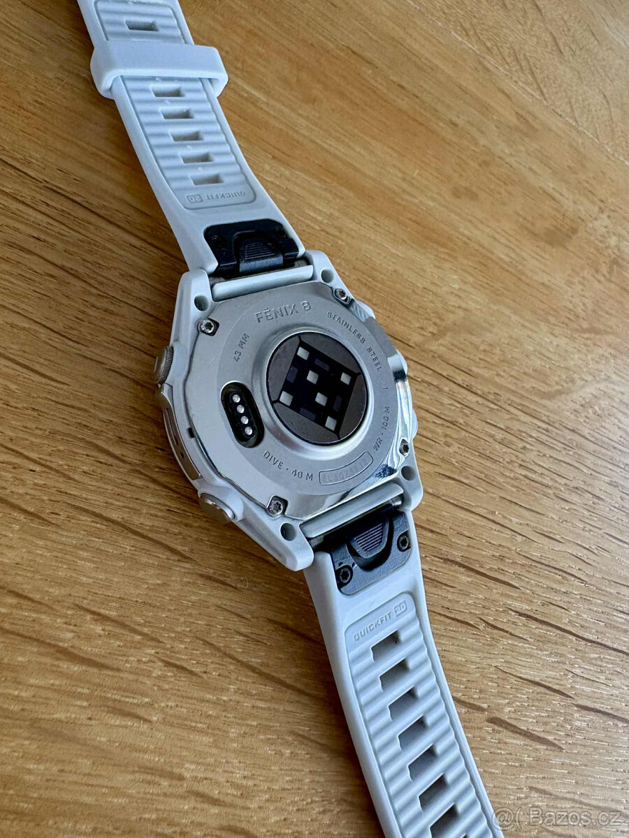 Garmin Fenix 8 43mm AMOLED Silver/Whitestone - 4