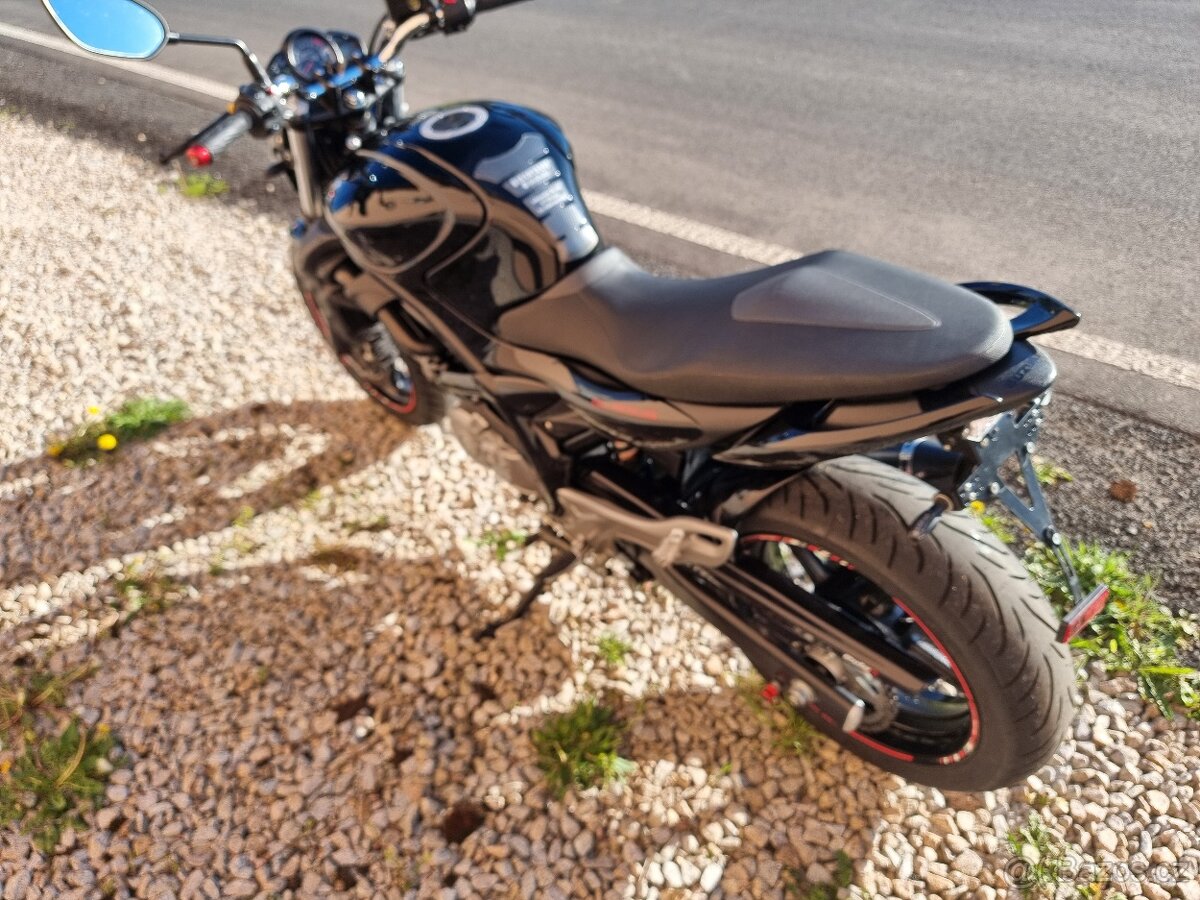 Suzuki SFV Gladius 650 - 4