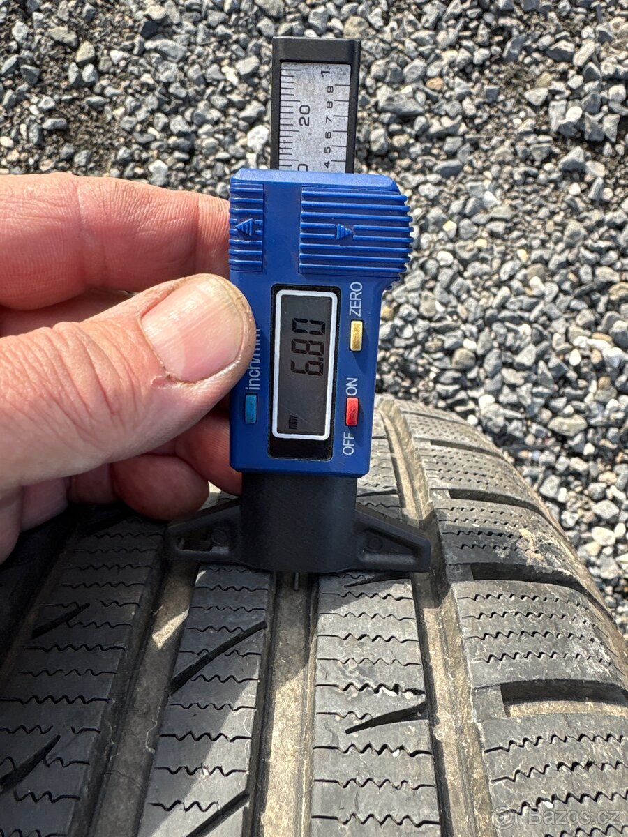 Zimní pneu 215/65/16C 109/107R prodáno - 4