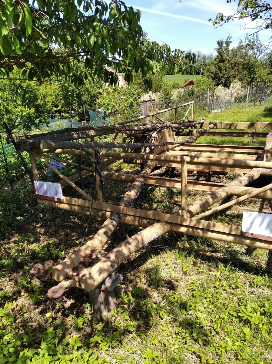 Platón na seno masivní konstrukce - 4