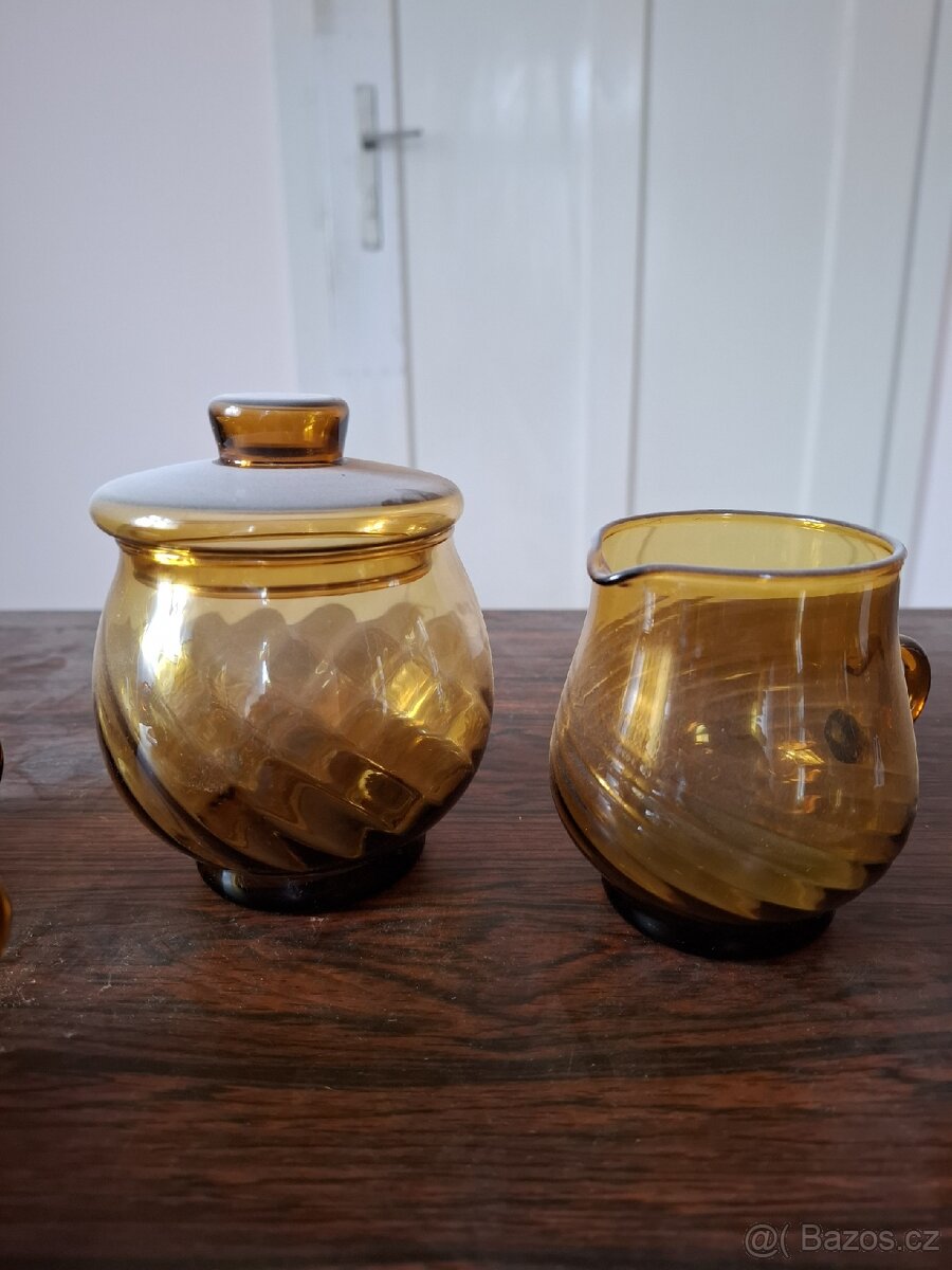 Retro sada skleněných hrnečků s cukřenkou – kouřové sklo - 4