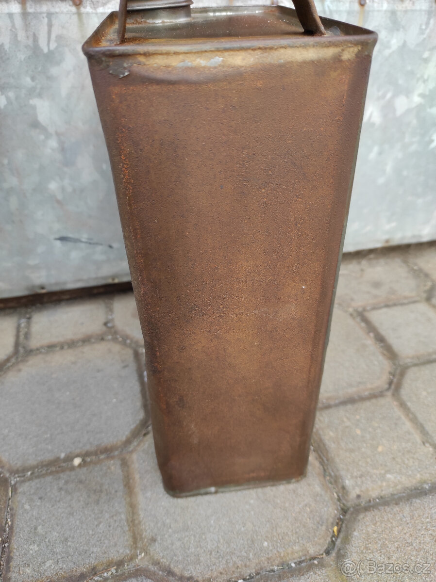 stará plechovka od oleje - 4