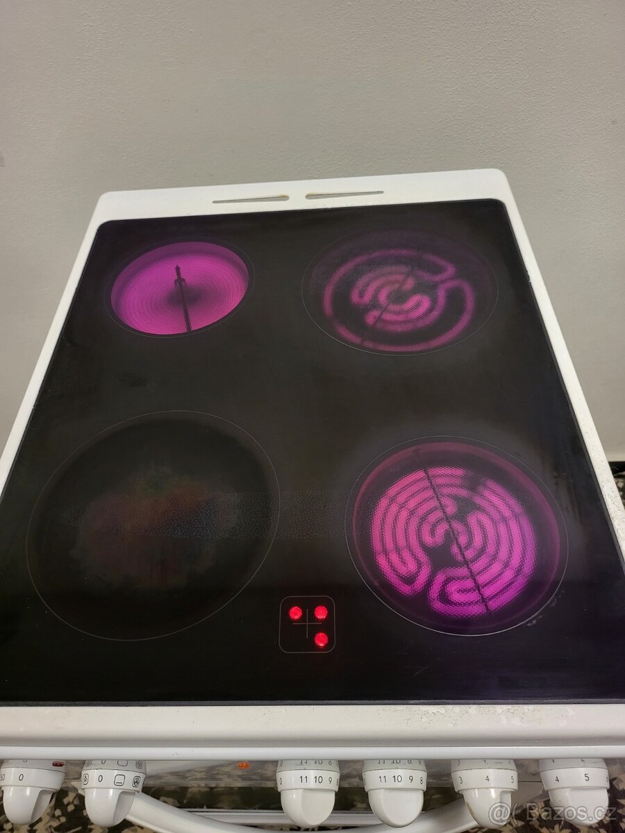 sklokeramický sporák, multifunkční trouba - 4