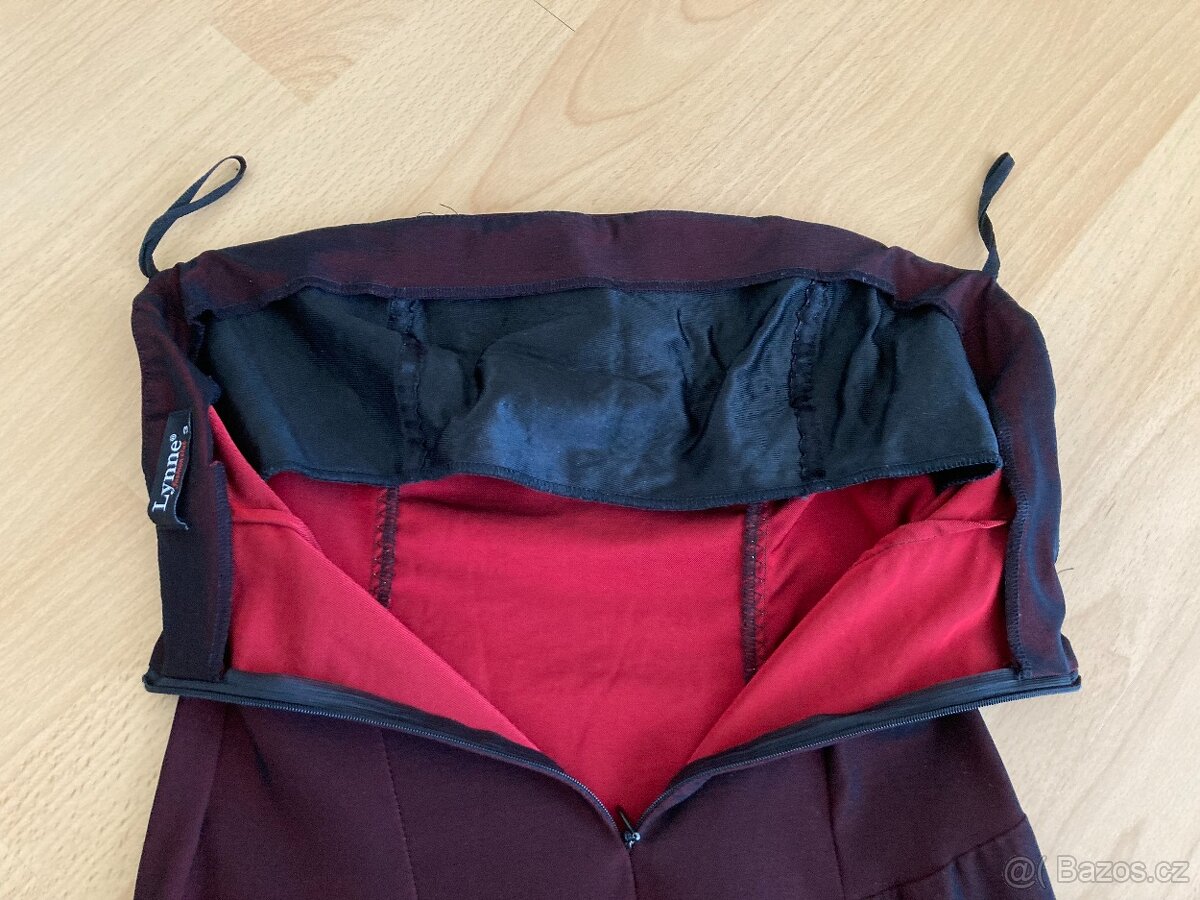 Vínové společenské šaty se zlatou nití - 4