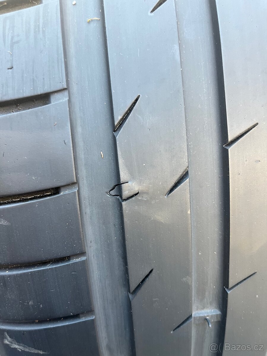 Pneu 275/30ZR21 - 4