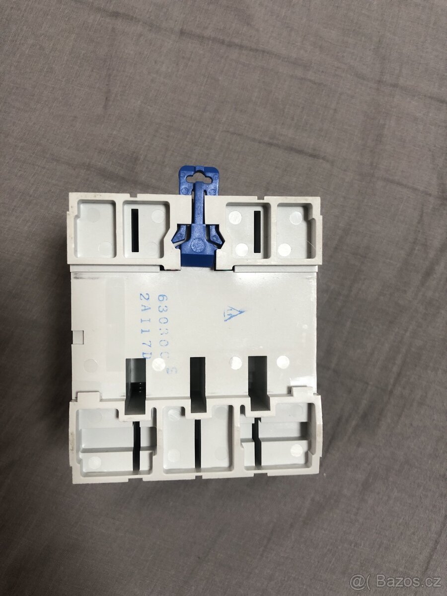 Prodám proudový chranič 63 A Schrack - 4