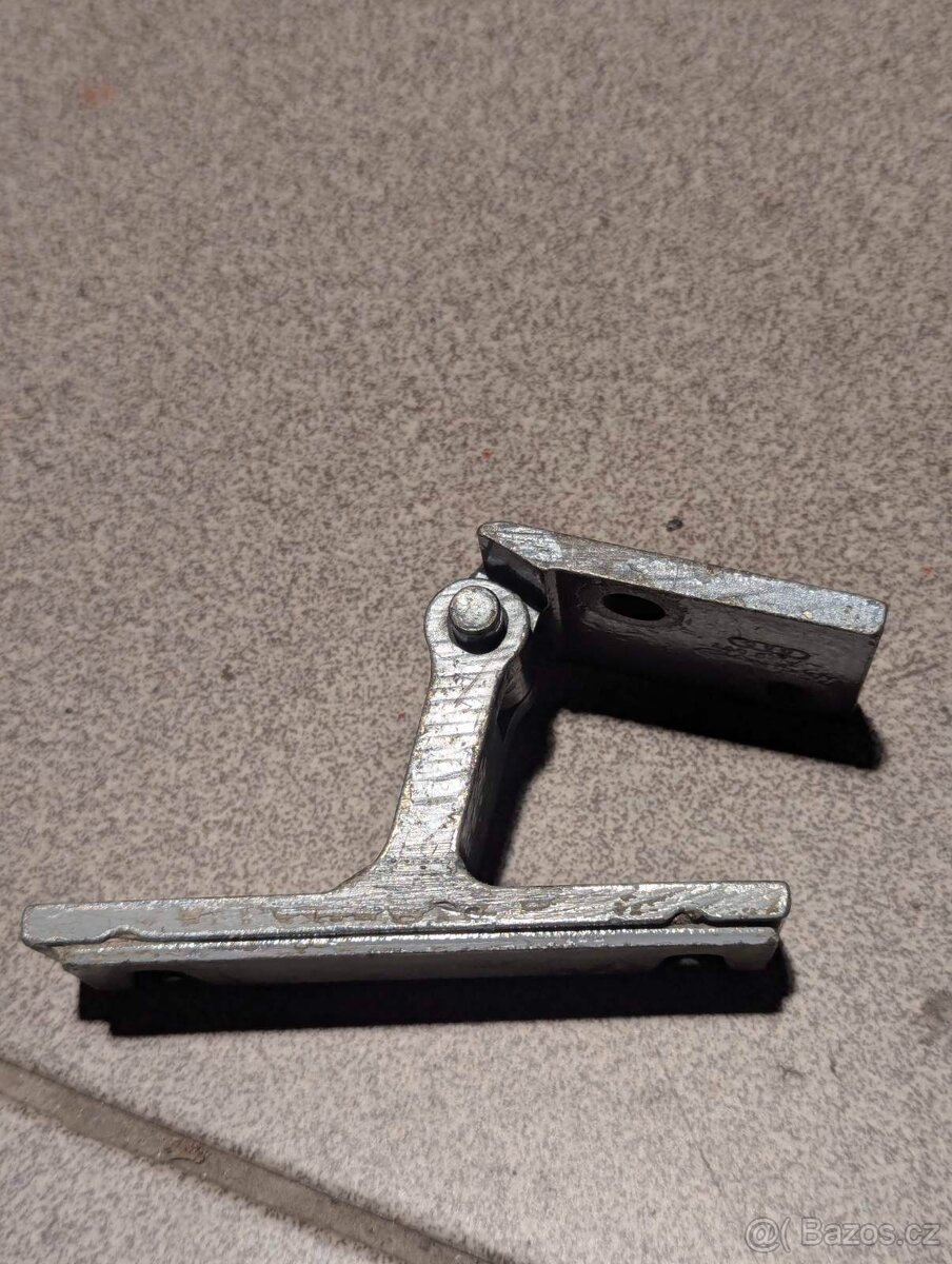 závěs dveří Audi A6 C4 1994-1997 OEM 4A0831401 - 4