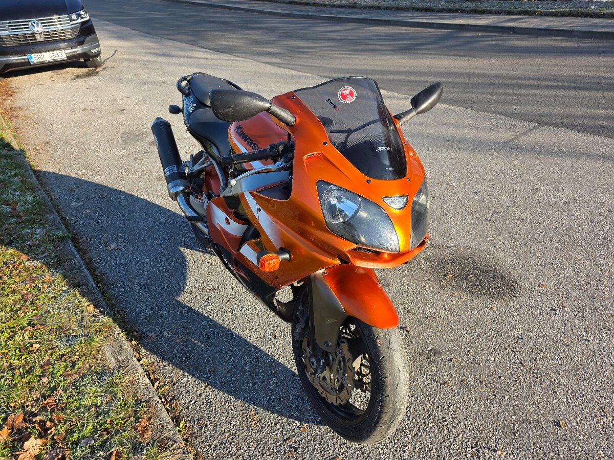 Kawasaki ZX9R - 4