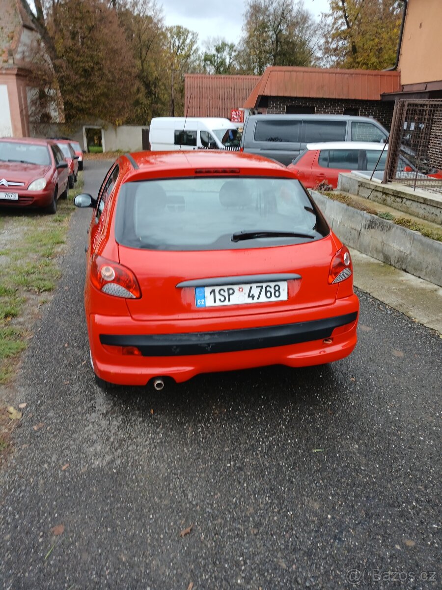 Peugeot 206 + 1.2 - 4