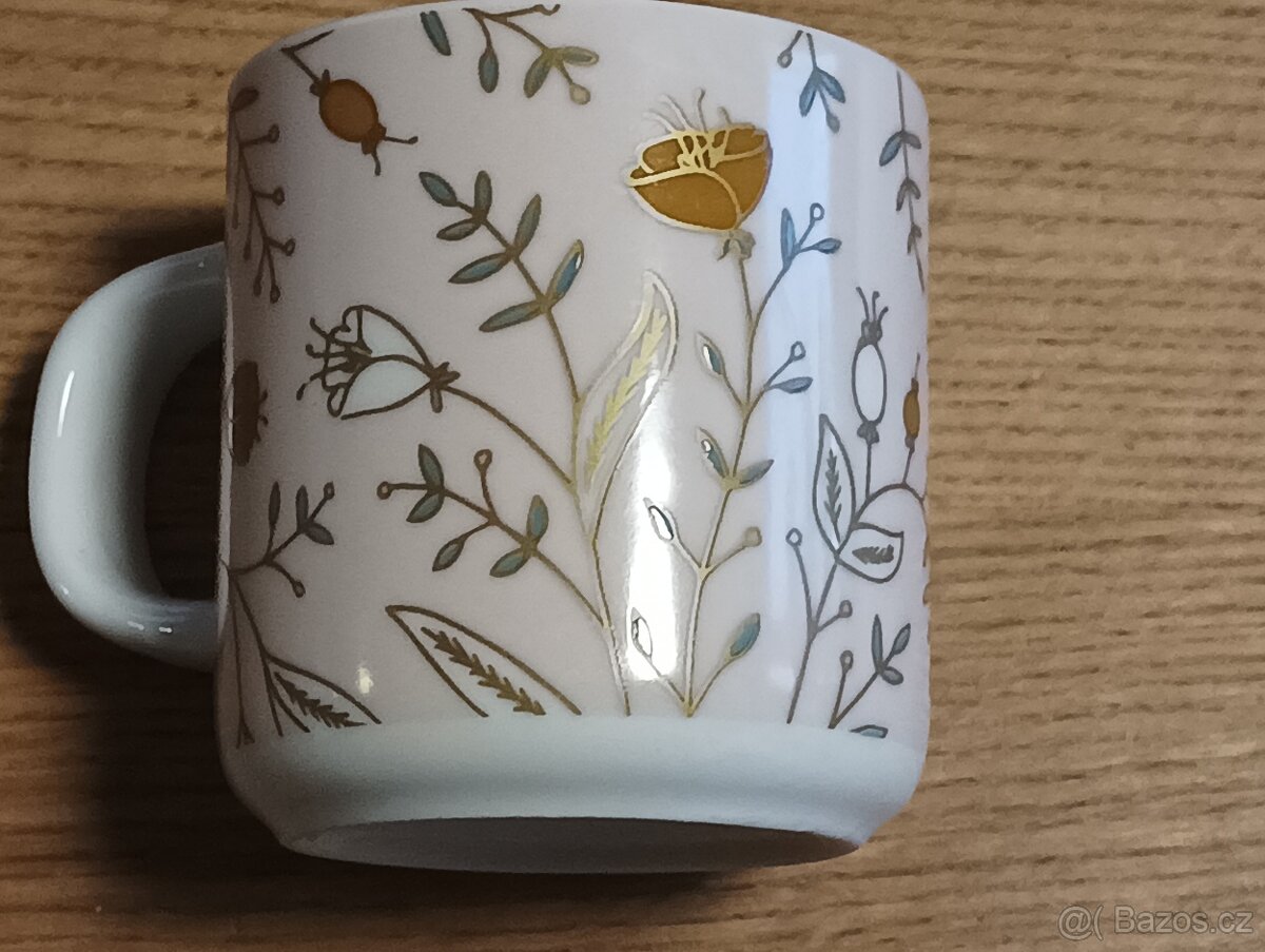 SADA DESIGNOVÝCH HRNKŮ NA KÁVU AMADEUS FRANCIE - 4