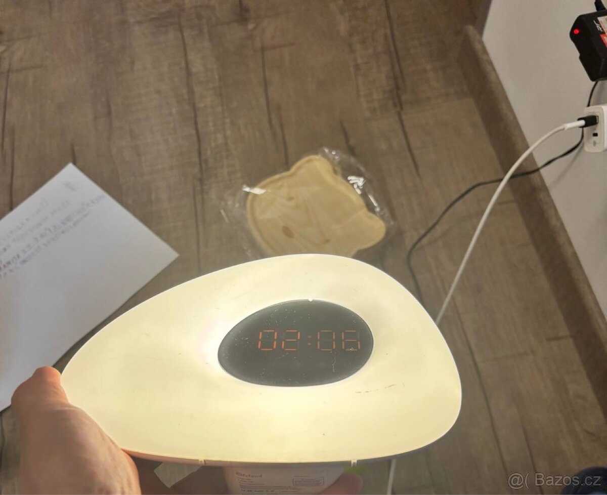 Noční lampa 4v1 – světlo, budík, reproduktor, FM radio ✅ - 4