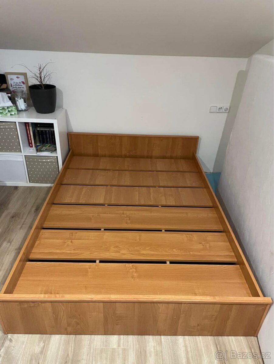 Dřevěná postel - 4