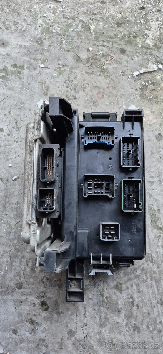 Pojistková skříň - 5.7 hemi V8 - 4