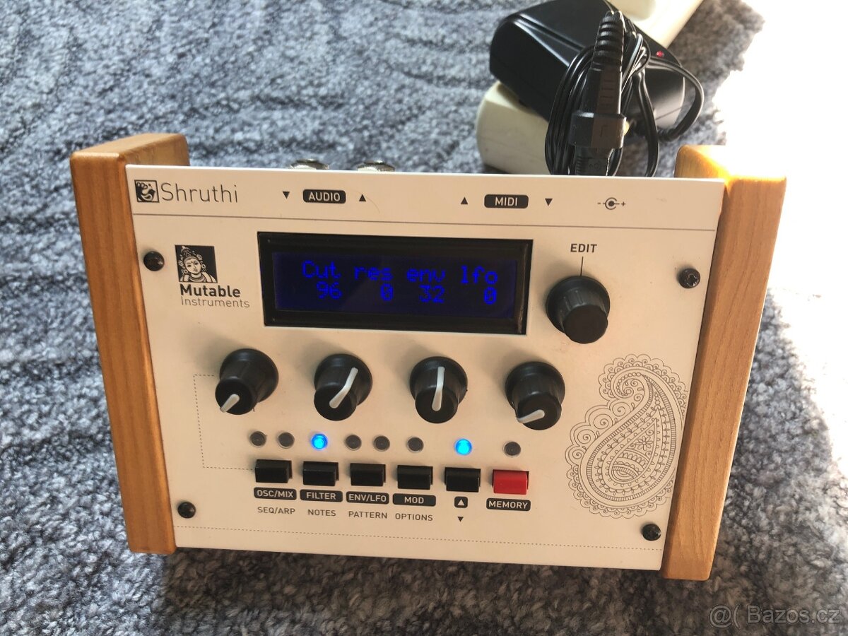 Syntezátory - groovebox a samplery E-MU , syntezátor Shruthi - 4