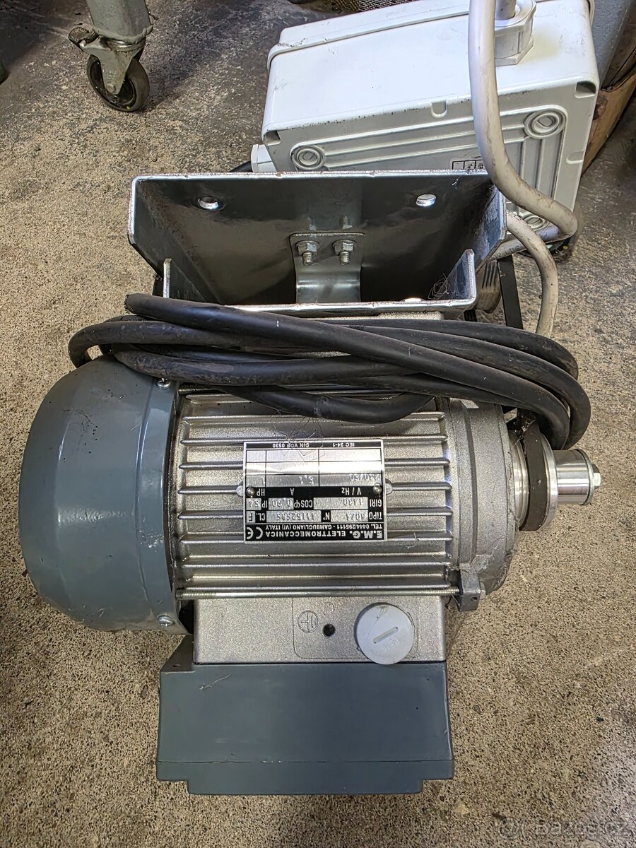 Elektromotor s převodovkou - 4