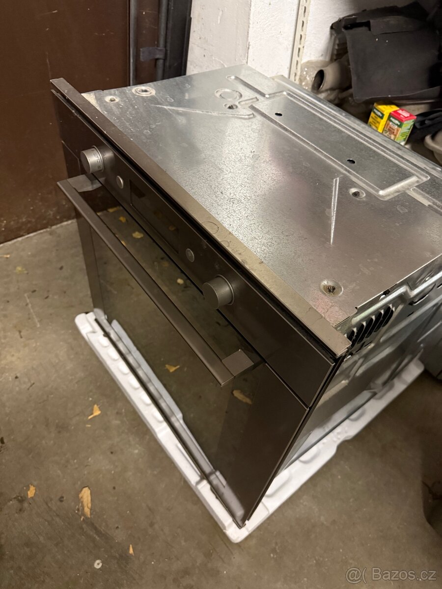 Vestavná trouba Whirpool - 4