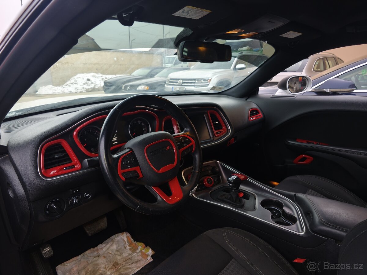 Dodge Challenger - 4