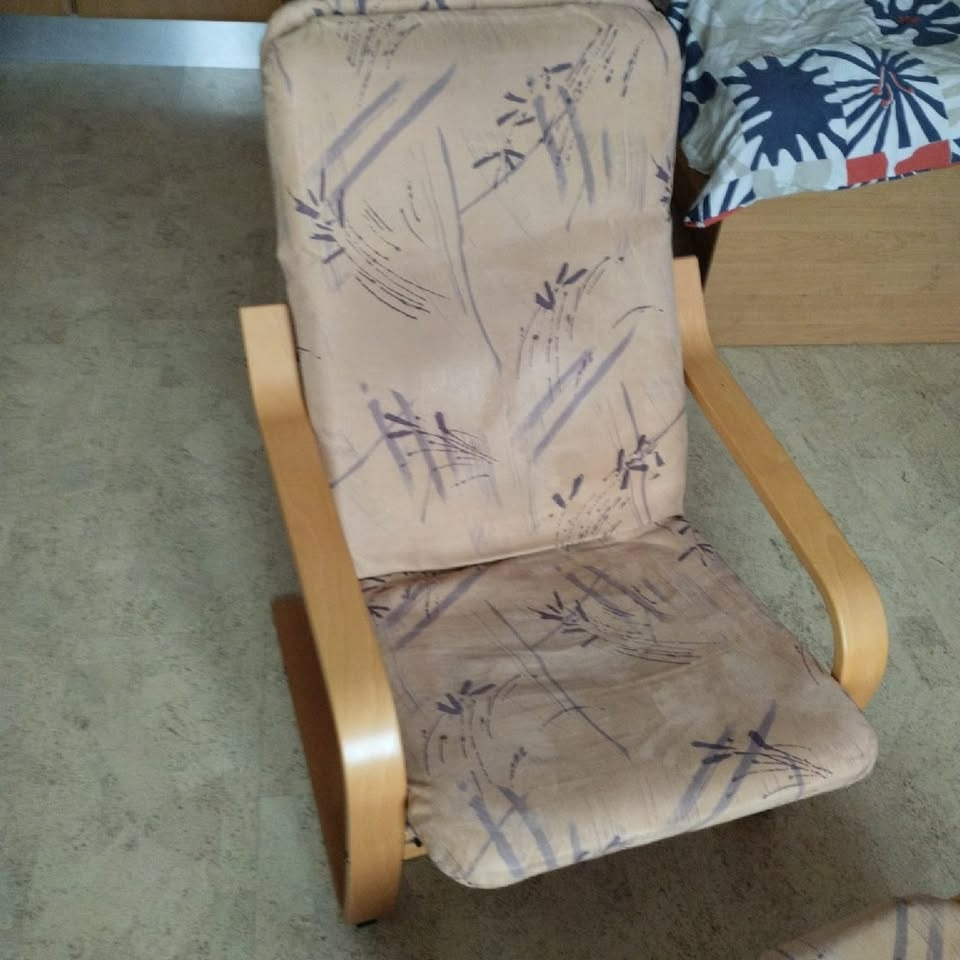 Rozkládací sedačka a polohovací křeslo s podnožníkem - 4