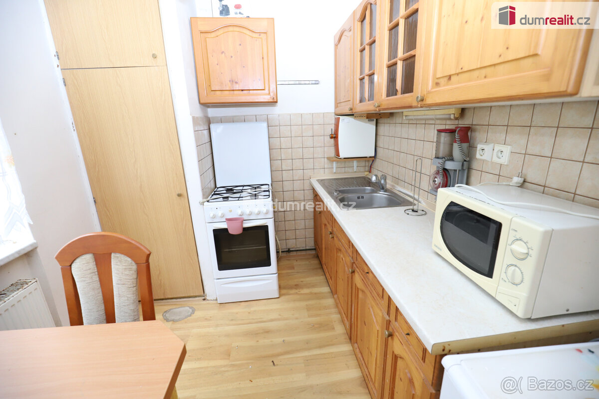 Prostorný udržovaný byt 3+1 v přízemí cihlové budově v klidn - 4