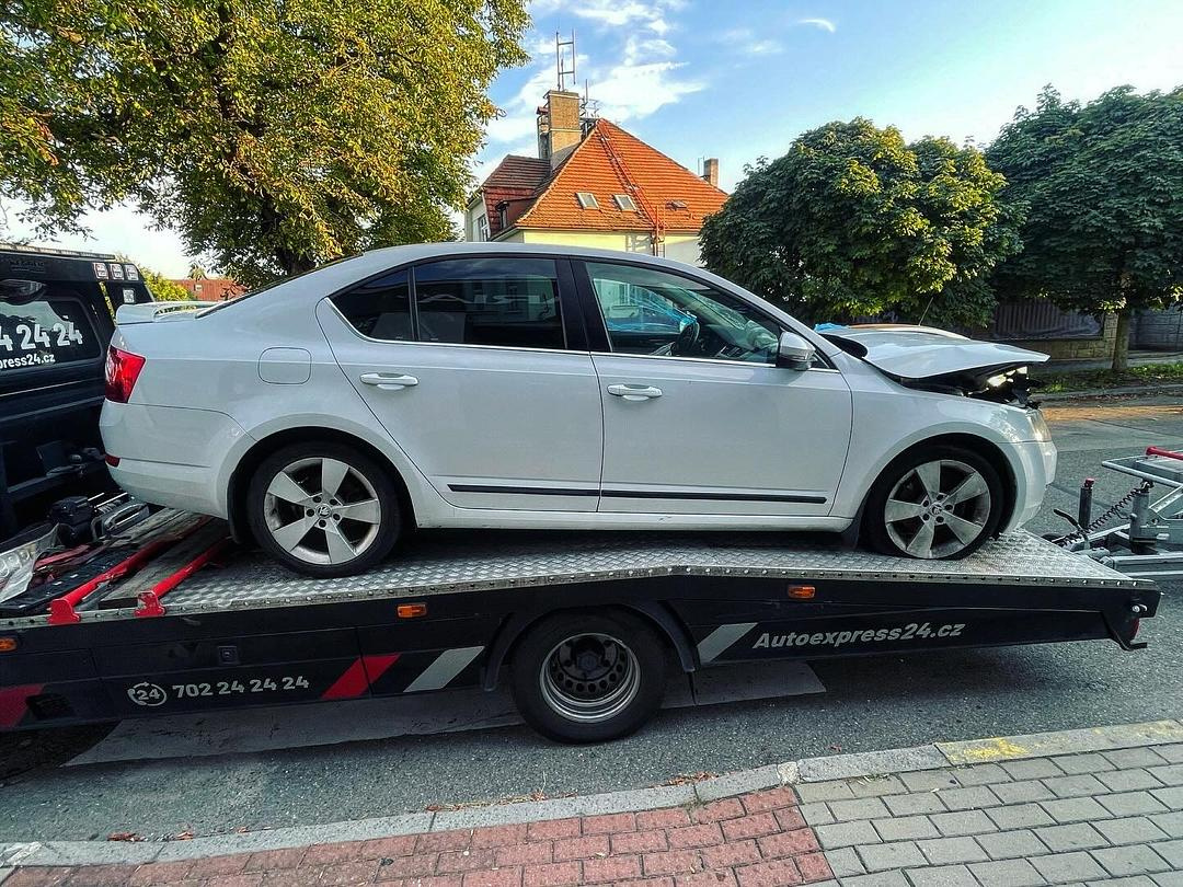 Vůz na náhradní díly Škoda Octavia 3 sedan 2016 CRM PGS LS9R - 4