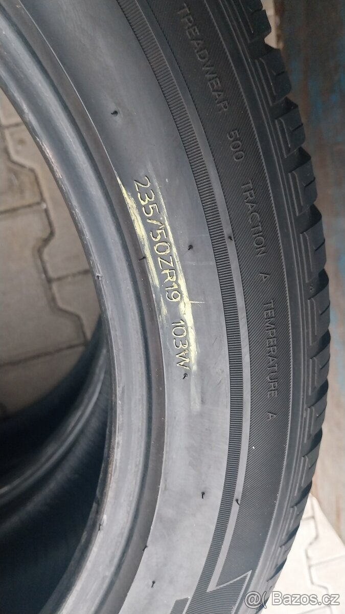 Prodám 2 x celoroční pneu Hankook 235/50/19 - 4