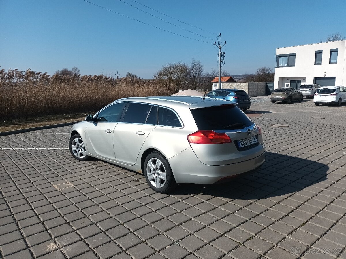 Insignia SportTourer 2.0D (96 kW), STK, servis - 4