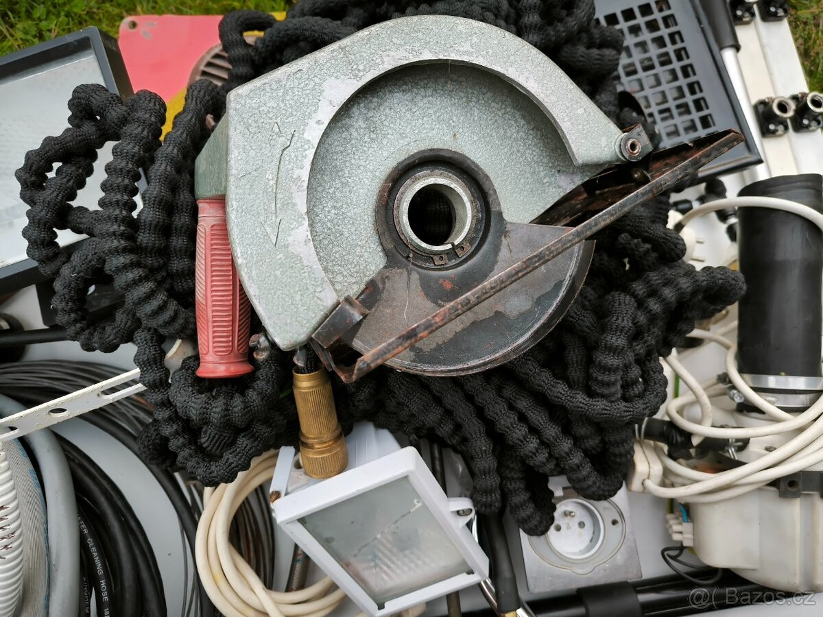 MIX z úklidu garáže, vše za 400 Kč - 4