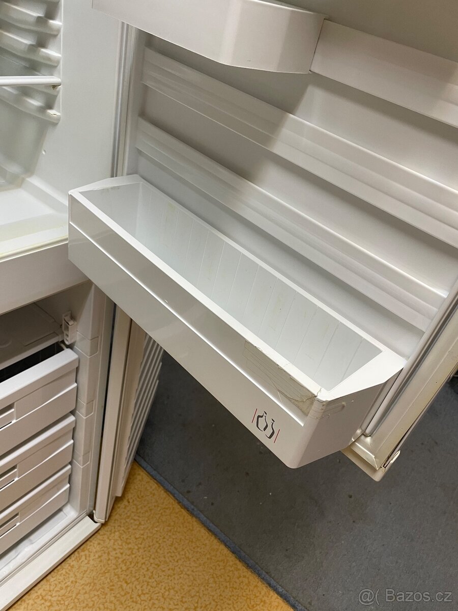 Starší lednice s mrazákem - 4