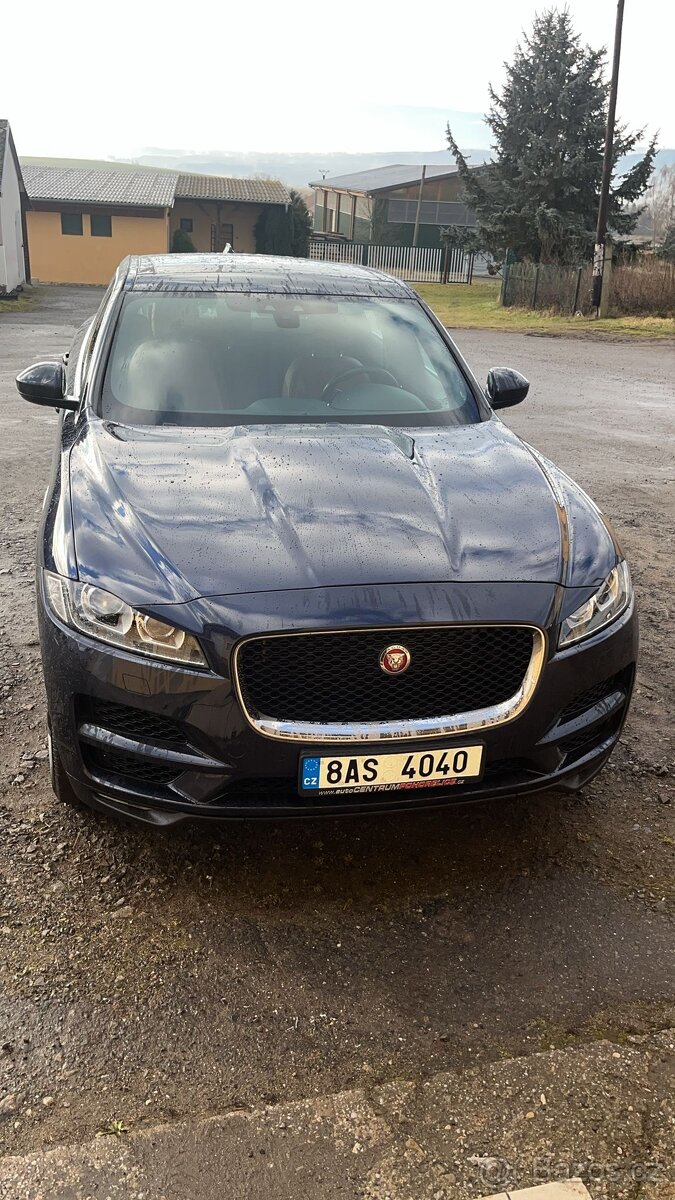 Jaguar F-Pace 3.0 V6 - 4