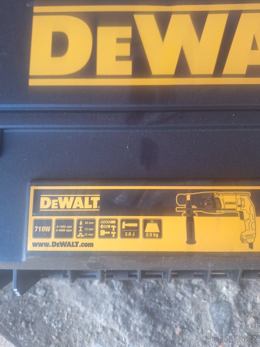 Vrtací a bourací kladivo devalt - 4