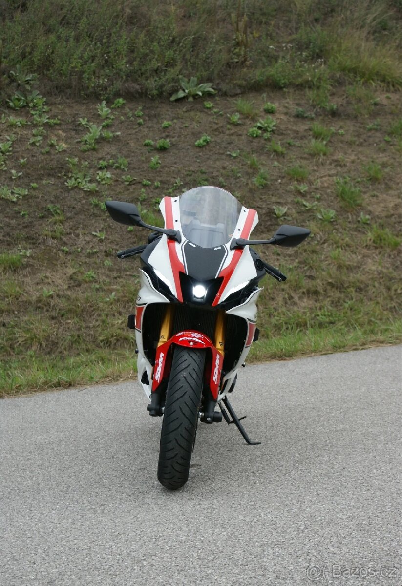 Yamaha yzf R7 - 4