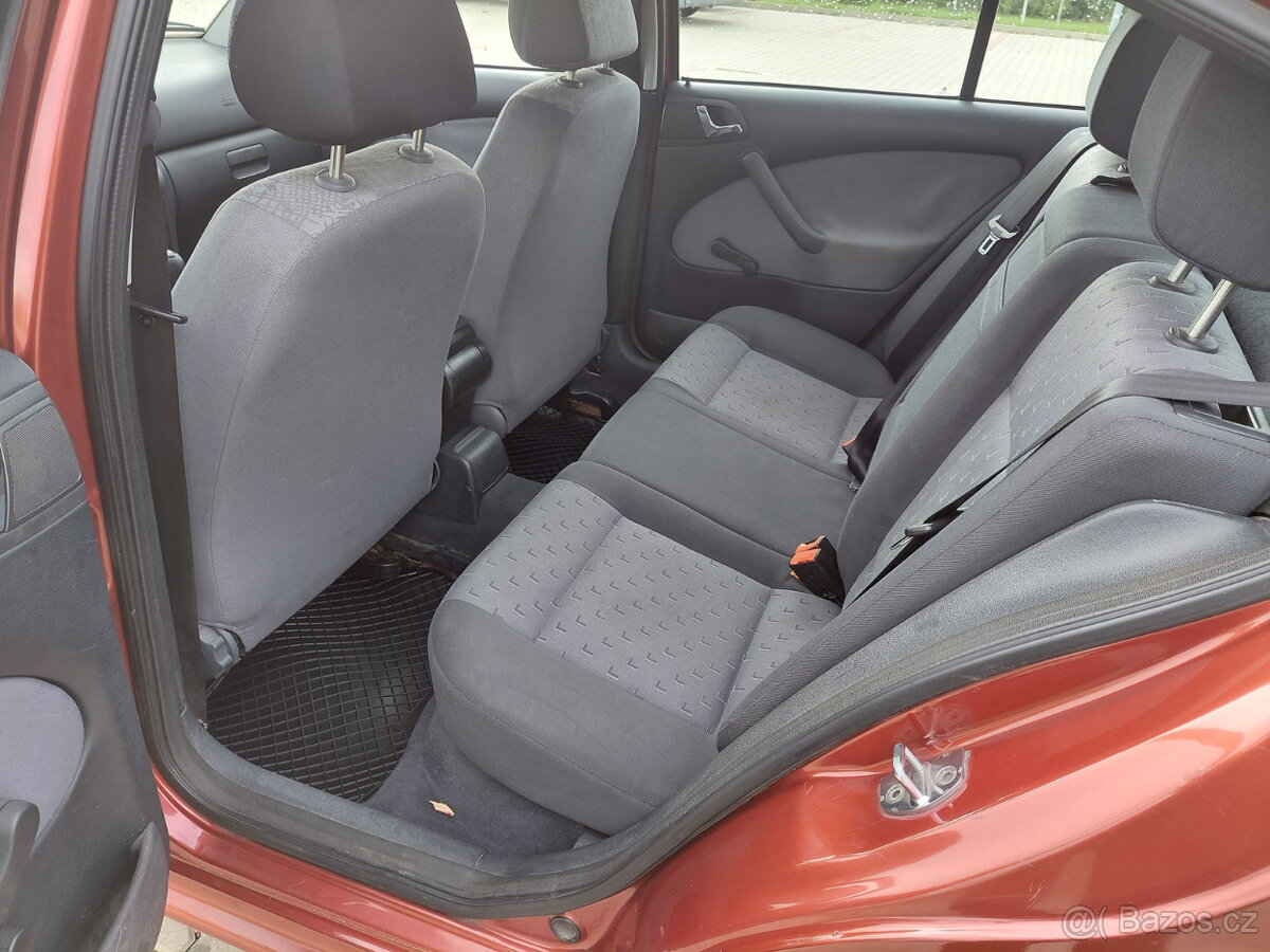 Škoda Octavia 1.6i Ambiente - 4