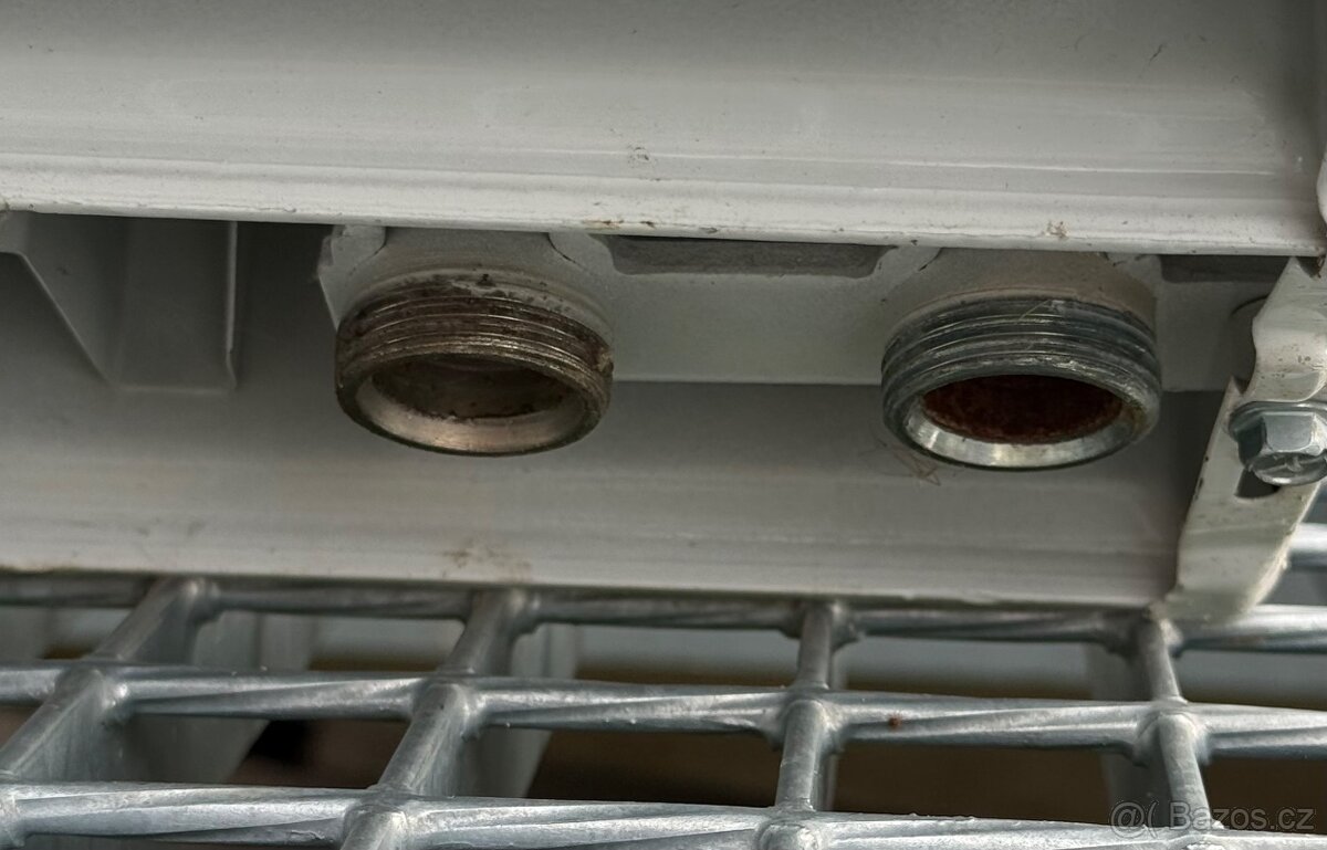 Radiator deskový s termohlavici - 4