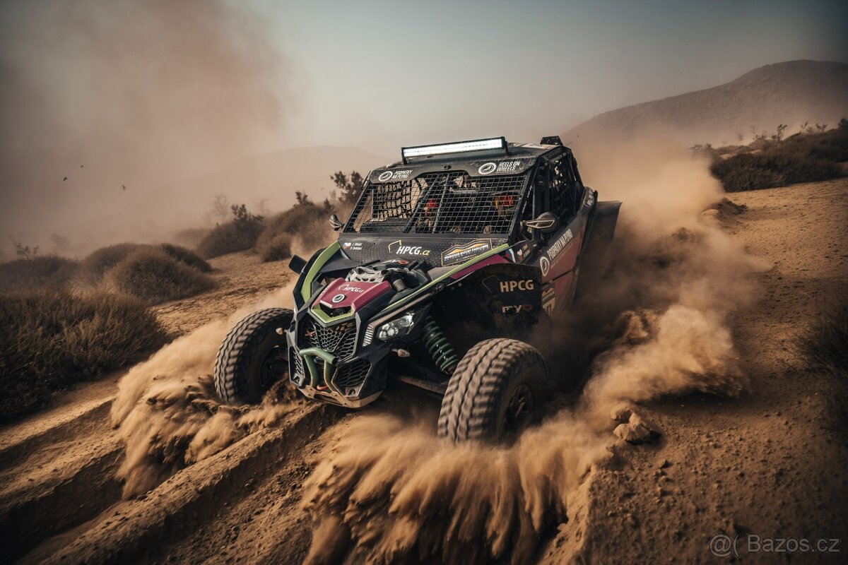 Závodní Can-Am Maveric X3 s nízkým nájezdem po plném servisu