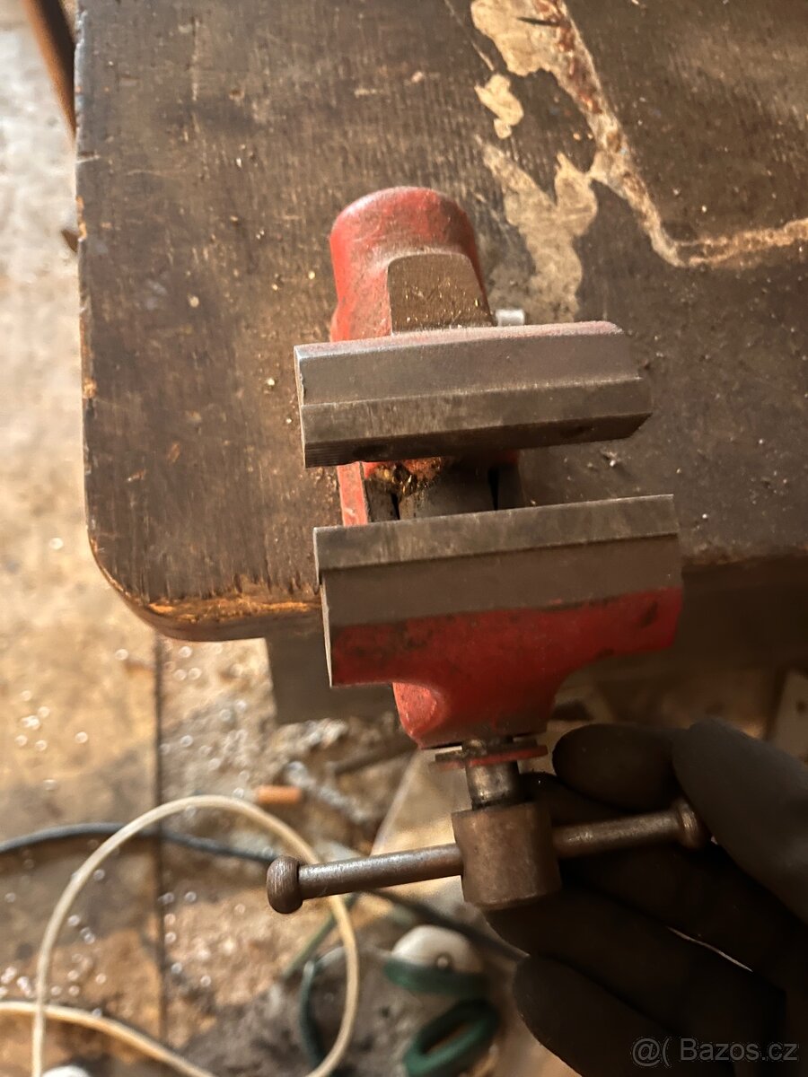 Malý hobby svěrák - 4
