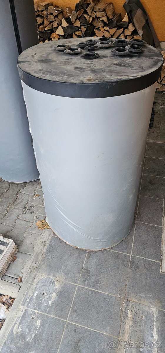 Akumulační nádrž stacionární s izolací 300 l - 4